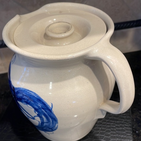 Casey Pottery signed pottery pitcher with vintage heart flowered wreath detail - Picture 3 of 10